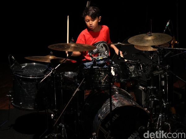 Kerennya Aksi Drumer Cilik di IDP Fest 2018