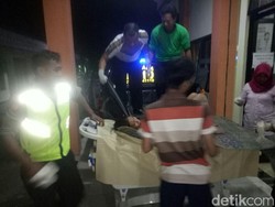 Mendebarkan! Polisi Ini Bantu Persalinan di Mobil Patroli Back Bone