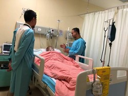 Anies Kembali Jenguk Rifai Pahlawan Kebakaran Taman Kota