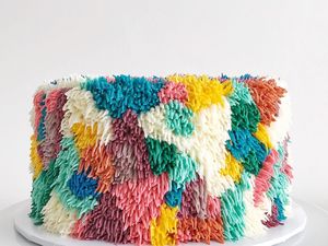 Cantiknya! Kue-kue Ini Berselimut Karpet Warna-warni