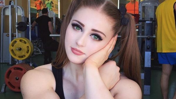 Julia Vins, Barbie Rusia yang Punya Badan Kekar Berotot