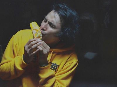 Dikenal dengan Tatonya, Ini Aksi Vicky Nitinegoro Makan Es Krim dan Ayam Goreng
