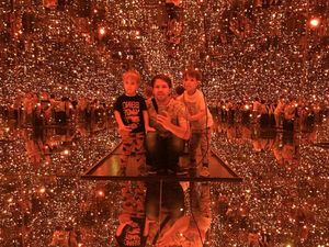 Ayah Ini Ajak Anaknya Bersenang-senang dengan Eksperimen