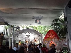 Sila Ketiga Pancasila di Telur Paskah Raksasa Gereja Katedral