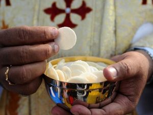 Kolombia Sumbang Roti untuk Perjamuan Kudus Paskah di Venezuela