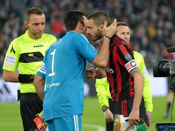 Leonardo Bonucci saat berhadapan dengan Juventus di Liga Italia. (Foto: Massimo Pinca/Reuters) Leonardo Bonucci saat berhadapan dengan Juventus di Liga Italia. (Foto: Massimo Pinca/Reuters)