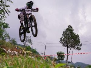 Memperkenalkan Urban Downhill kepada Penggemar MTB Memperkenalkan Urban Downhill kepada Penggemar MTB