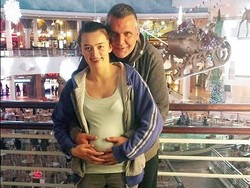 Kisah Pasangan Nikah Beda Usia 27 Tahun yang Sering Diejek Menyeramkan