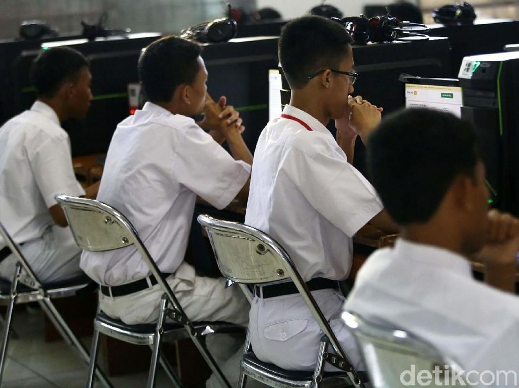 Sistem Kerja Kontrak Tambah Pengangguran Lulusan SMK Sistem Kerja Kontrak Tambah Pengangguran Lulusan SMK