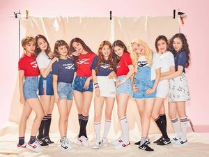 Taeha dan Yeonwoo Hengkang dari MOMOLAND Taeha dan Yeonwoo Hengkang dari MOMOLAND