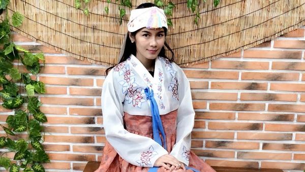 Foto: Gaya Mantan Bintang Porno Thailand Saat Liburan