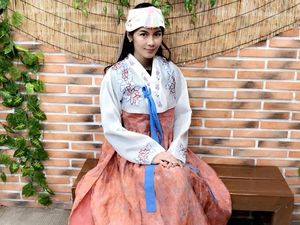 Foto: Gaya Mantan Bintang Porno Thailand Saat Liburan