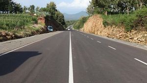 Jalan Ini Diperbaiki, Warga Nggak Perlu Lagi Memutar 4 Km