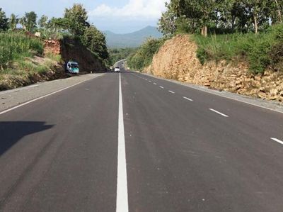 Jalan Ini Diperbaiki, Warga Nggak Perlu Lagi Memutar 4 Km