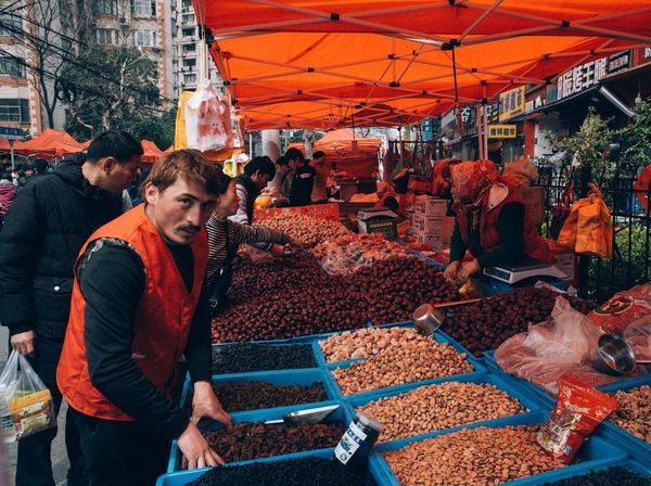 Yuk, Intip Keseruan Belanja dan Jajan Enak Pasar Muslim di Shanghai!