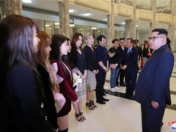 Kim Jong Un Rela Ubah Jadwal Demi Nonton Red Velvet di Korea Utara