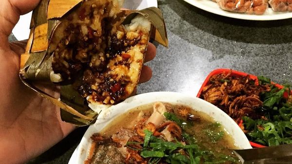 Sedap Berempah Coto Makassar Pilihan Netizen untuk Makan Siang