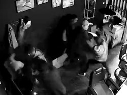 Geng Motor Pulang Pagi Serang Warkop dan Barbershop di Depok