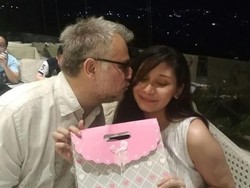 Bukan Uang, Ini yang Bikin Baby Margaretha Kepincut Bule 55 Tahun