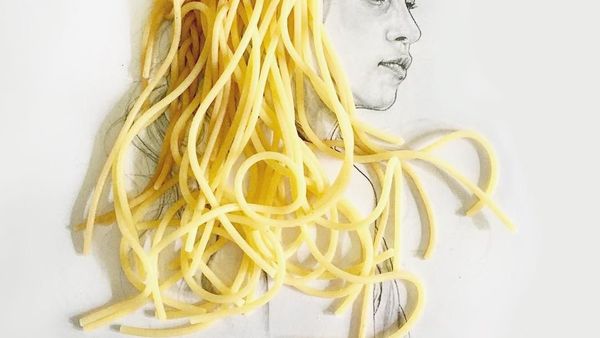Keren! Seniman Ini Lukis Rambut Pakai Aneka Makanan