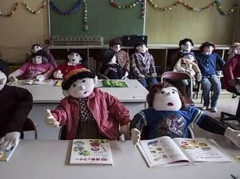 Seram Atau Unik? Desa Ini Isinya Boneka Seram Atau Unik? Desa Ini Isinya Boneka
