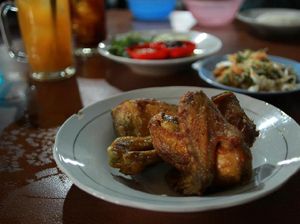 Wisata Kuliner Ayam Goreng Mbah Karto Langganan Jokowi