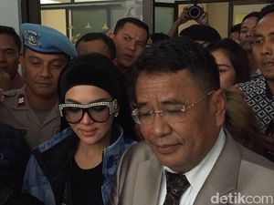 Promosikan First Travel, Syahrini Akui Dapat Fasilitas Umrah VVIP