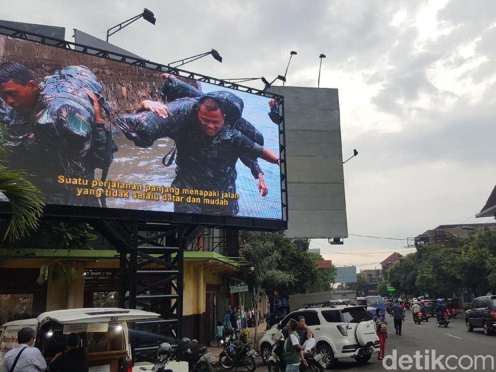 Gerilya Gatot Sang Capres Nol Koma Gerilya Gatot Sang Capres Nol Koma
