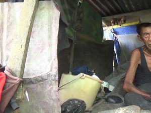 Kisah Kakek Zahri, Hidup Digubuk Sampah Selama 17 Tahun
