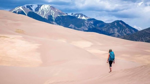 Foto: Gurun Pasir Belakangnya Pegunungan Es