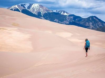 Foto: Gurun Pasir Belakangnya Pegunungan Es
