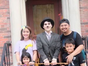 Penuh Senyum, Begini Keceriaan Keluarga Vega Darwanti