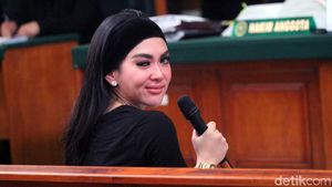 Aksi Syahrini saat Sidang, Kejambak hingga Kegerahan