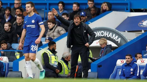 Antonio Conte akan memimpin Chelsea menghadapi West Ham United di Stamford Bridge, Minggu (8/4).