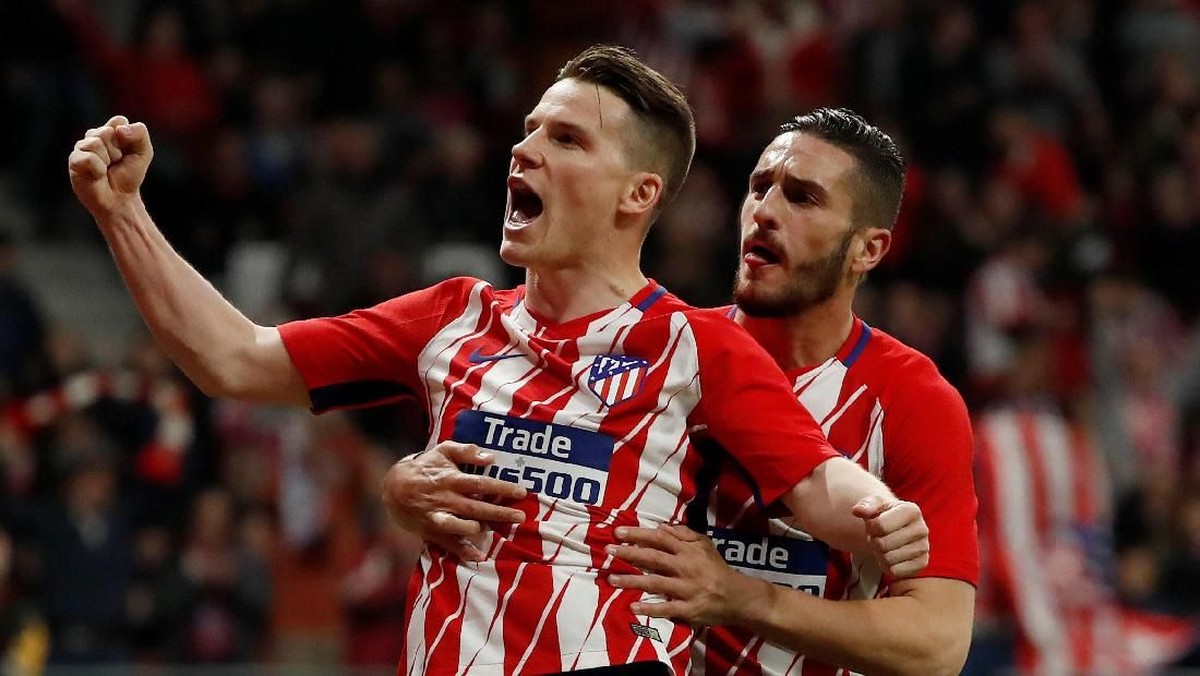 Penyerang Atletico Madrid Kevin Gameiro (kiri) merayakan gol ke gawang Deportivo La Coruna. (Foto: Javier Barbancho/Reuters)