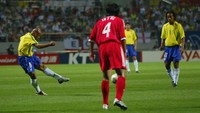 Pada tahun 2002, Roberto Carlos menjuarai Liga Champions dengan Real Madrid dan kemudian menjadi kampiun Piala Dunia bersama Brasil di musim panas yang sama. (Foto: Ben Radford/Getty Images)