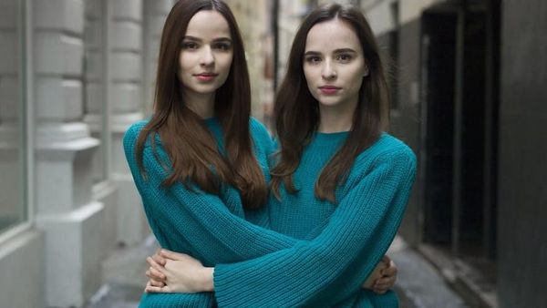 Kembar Identik: Serupa Tapi Tak Sama, Bisa Temukan Bedanya?