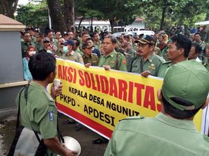 Bentuk Solidaritas, Ratusan Perangkat Desa di Ponorogo Geruduk BPN