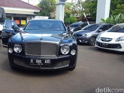 Mengintip Lagi Mobil Rp 5 Miliar yang Mengantar Syahrini ke Sidang First Travel