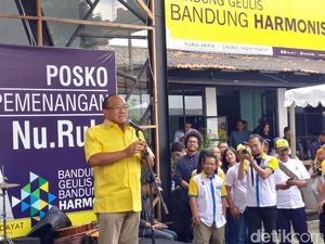 Aburizal Bakrie: Nurul Arifin Artis yang Mengerti Pemerintahan Aburizal Bakrie: Nurul Arifin Artis yang Mengerti Pemerintahan