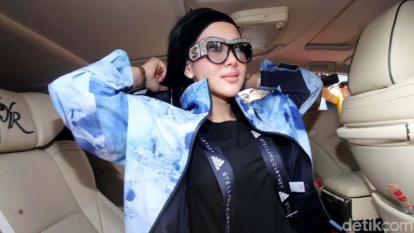 Syahrini Kece Banget di Sidang First Travel
