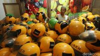 Menjamurnya Bisnis Helm dan Jaket Bekas Ojek Online