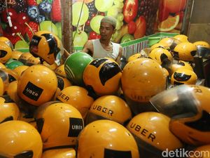 Menjamurnya Bisnis Helm dan Jaket Bekas Ojek Online