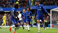 Morata menggetarkan gawang Spurs dengan memanfaatkan umpan silang dari Moses. Foto: Peter Nicholls/Reuters