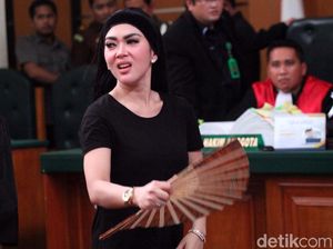 Bos First Travel Mengaku Tak Bayar Syahrini dan Vicky Shu