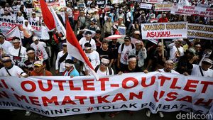 Ratusan Pemilik Konter Protes Soal Pembatasan Sim Card