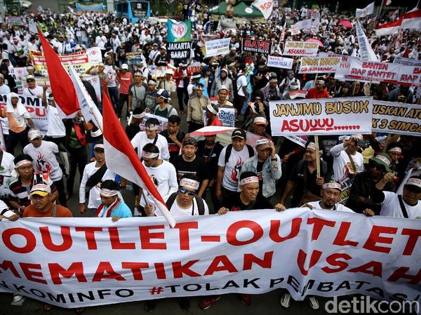 Ratusan Pemilik Konter Protes Soal Pembatasan Sim Card