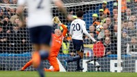 Spurs kemudian berbalik memimpin 2-1 setelah Dele Alli mencetak gol pada menit ke-62. Foto: Matthew Childs/Action Images via Reuters
