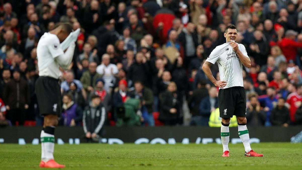Dejan Lovren saat Liverpool kalah dari Manchester United (Andrew Yates/Reuters)