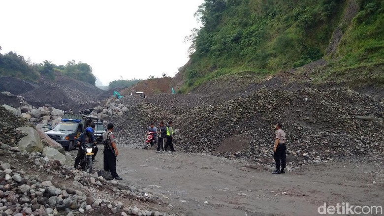 Warga Cibadak Sukabumi Setop Aktivitas Tambang Pasir Kuarsa